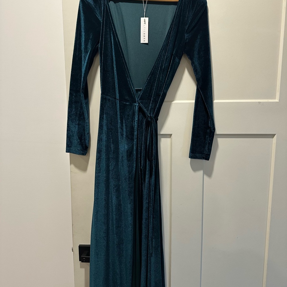 Elegant Emerald Velvet Dress